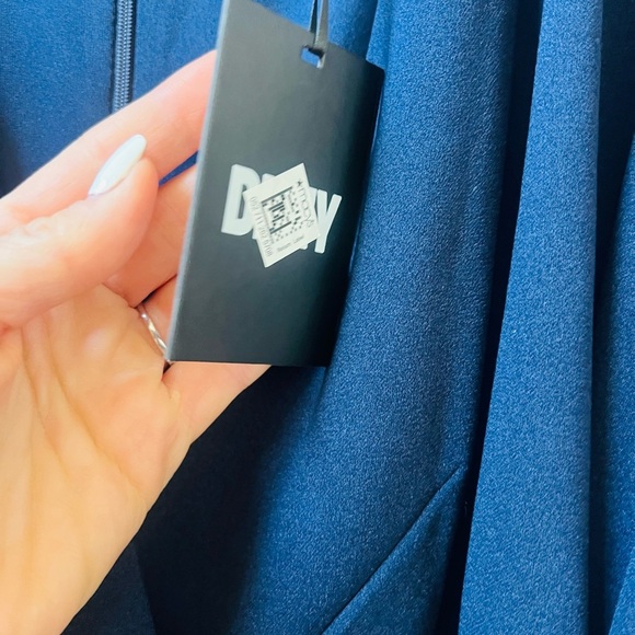 Elegant DKNY long sleeved don't size 12 Navy Blue Dress - Picture 7 of 8